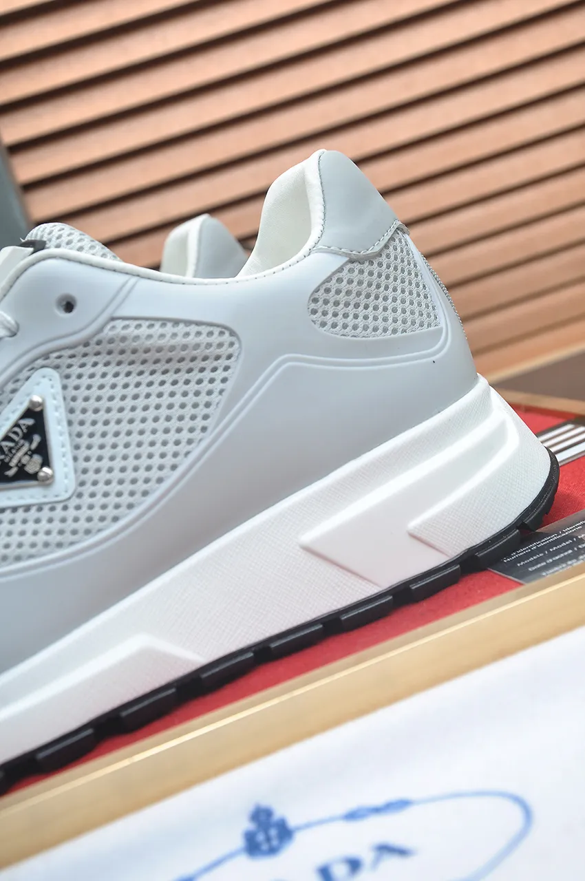 Men's shoes 💰580💶 [PRADA] Top original items, new seasonal styles, high-quality original items, top-grade high-mercerized cowhide combined with original breathable fabric + imported glue, imported stretch fabric inside with original cowhide feet, original thick outsole! Quality guaranteed! Code 38-45 (45 customized)